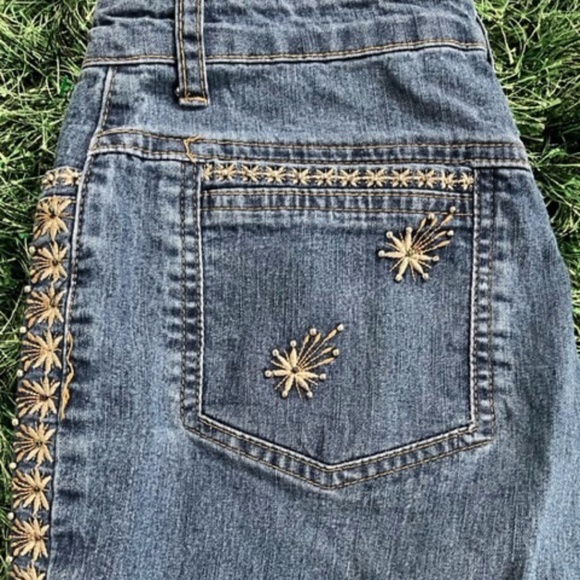 Beautiful Embroidered Jeans - Picture 4 of 4